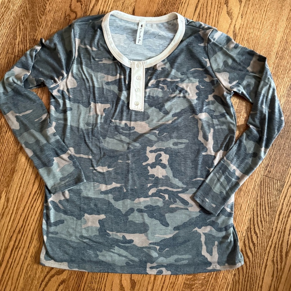 Vanilla Bay camo, long sleeve top, size M
